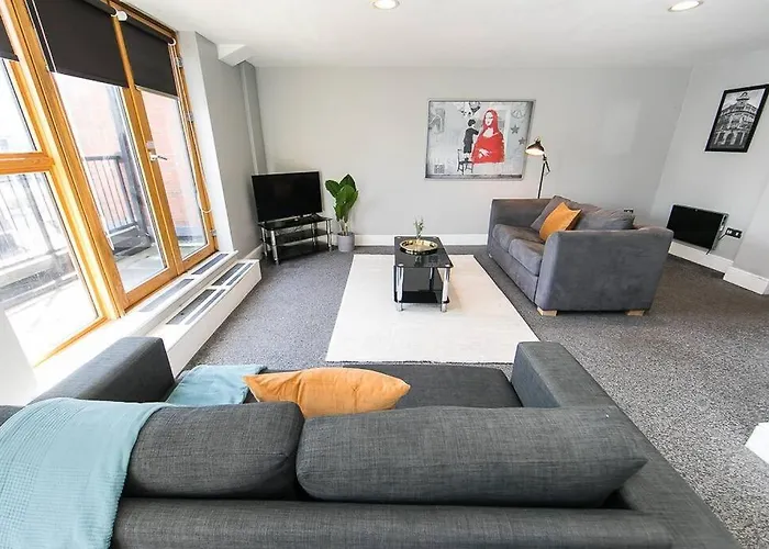 Top Floor 2 Bedroom Penthouse